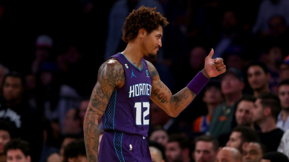 Los Hornets vencen a los Warriors en la NBA en tiempo extra y los Kings logran su primer triunfo