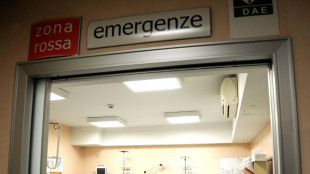 Aggredisce l'ex compagna in ospedale a Milano, tre feriti