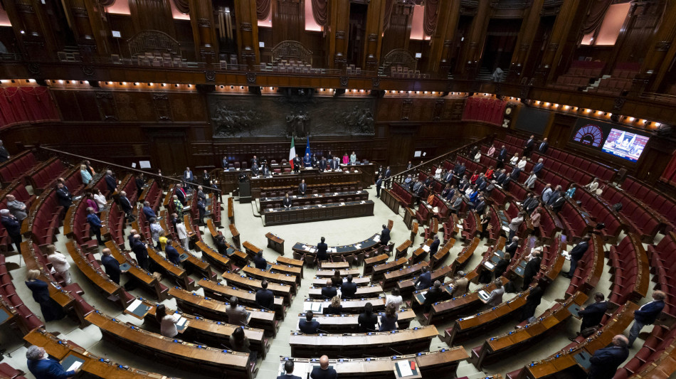 Opposizioni in Aula contro Autonomia, tra tricolori e Inno