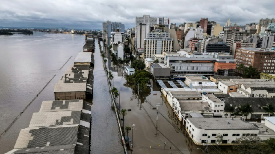 Brésil: "reconstruire des vies" et une ville, défi titanesque du maire de Porto Alegre