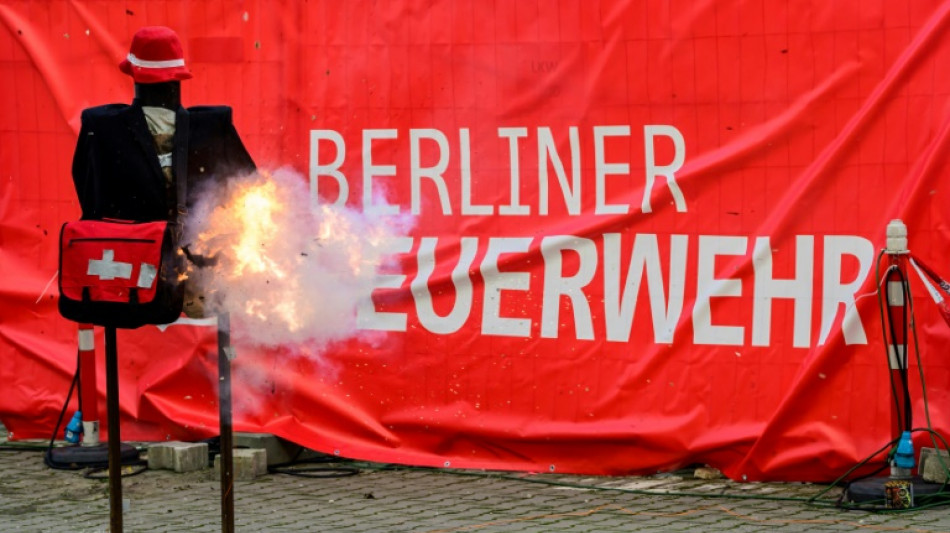 Mann verliert zwei Finger durch Explosion von mutmaßlicher illegaler Pyrotechnik