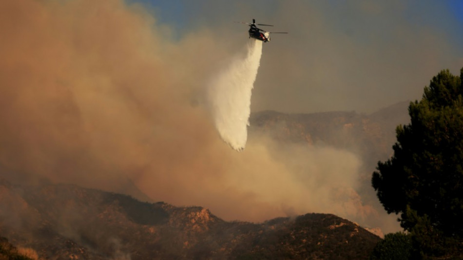 Miles de personas evacuadas por feroz incendio forestal en Malibú