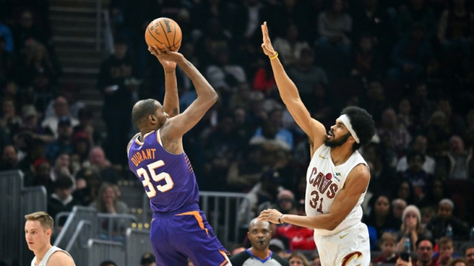 Durant scores 42 as Suns eclipse Cavs