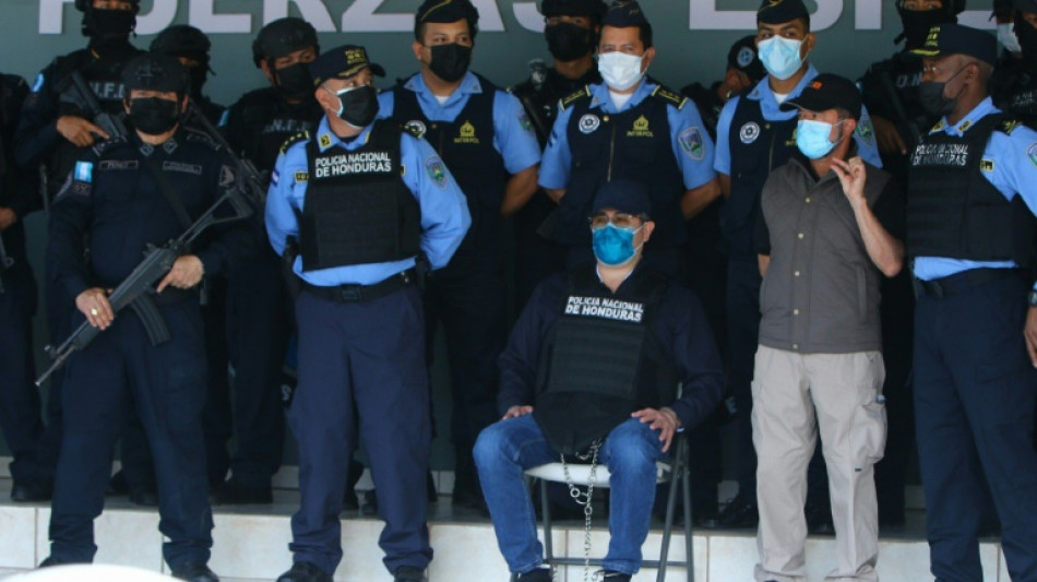 Honduras: l'ex-président Hernandez présenté à un juge qui doit statuer sur son extradition