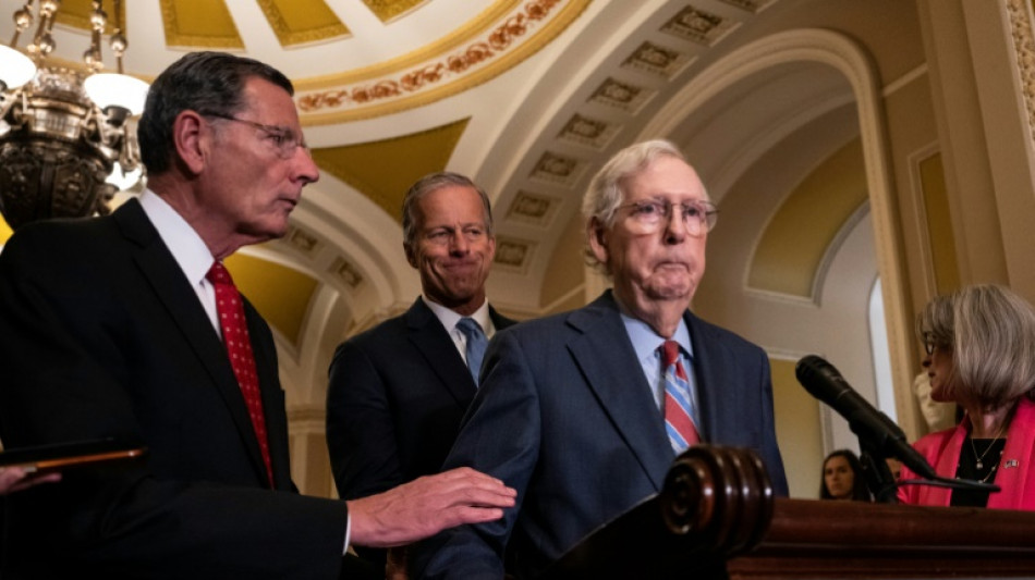 Senador republicano de EEUU McConnell vuelve a quedar paralizado en conferencia