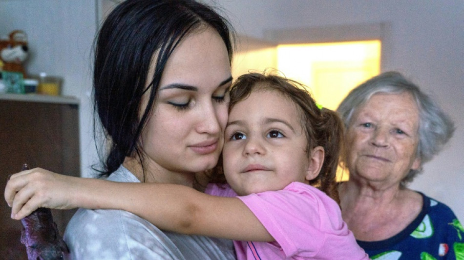 Separadas pelo conflito, mãe e filha russas se reencontram graças a ucraniano