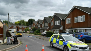 La policía británica busca al sospechoso de matar a tres mujeres "con una ballesta"