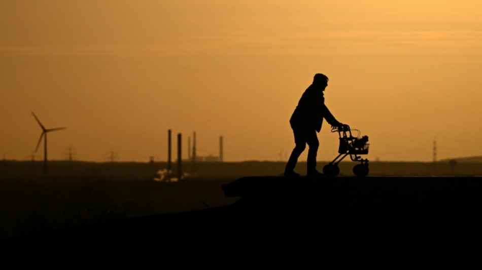 92-Jährige quert mit Rollator Schienen: Trotz Berühung mit Zug keine Verletzungen