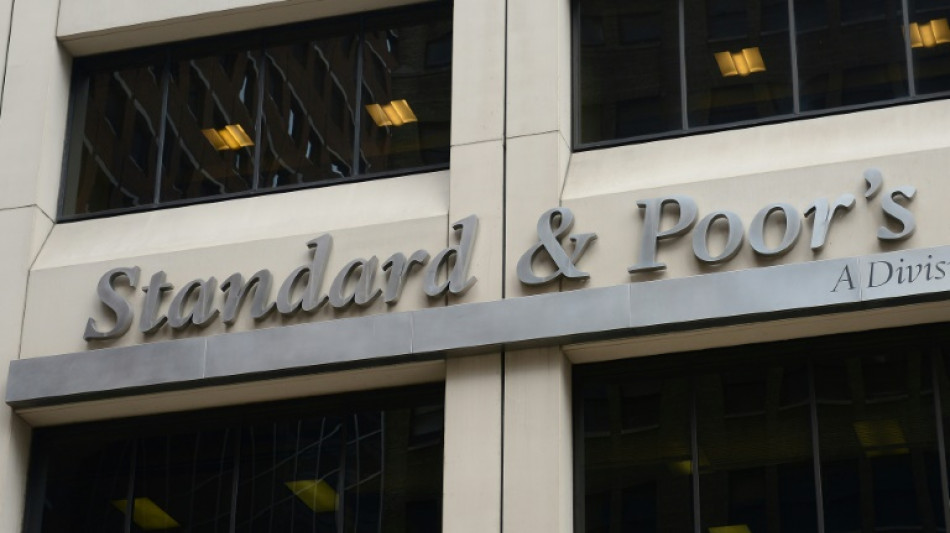 S&P rebaixa nota da França por dúvidas sobre controle do déficit