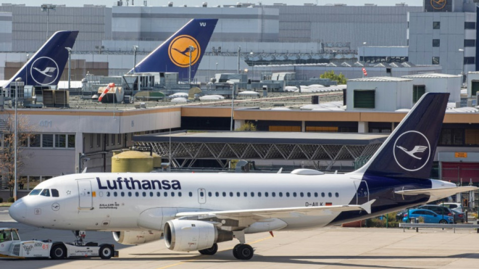 Lufthansa to raise salaries for German cabin crew