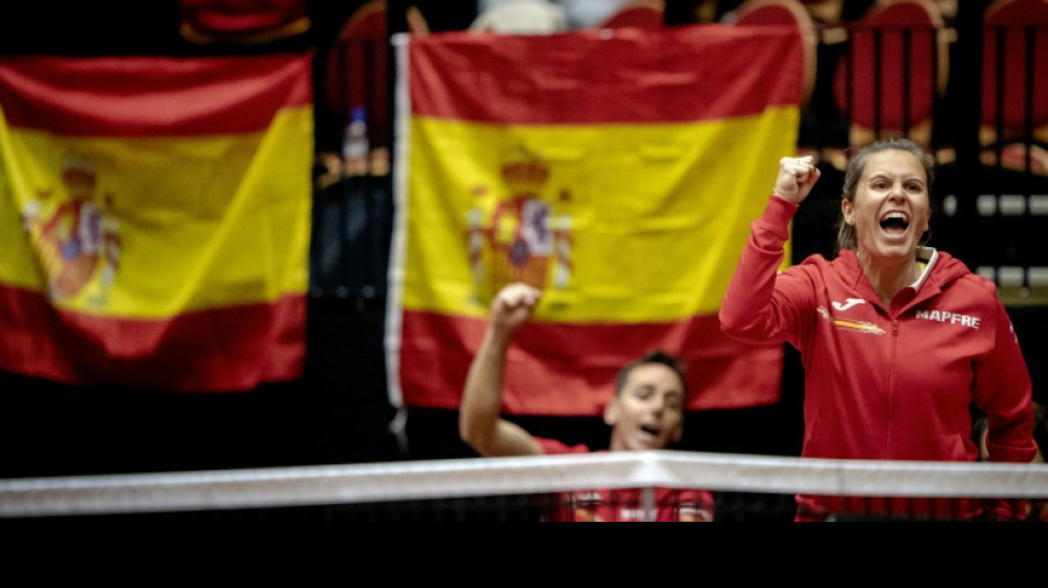 España derrota a Kazajistán y se acerca a semifinales de la Copa Billie Jean King de tenis