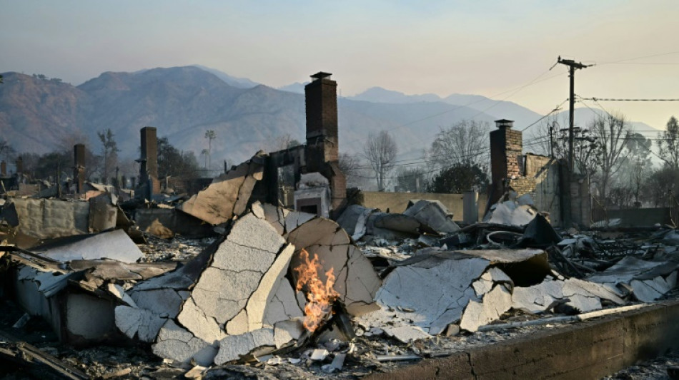 Previsões meteorológicas dão ar de esperança na luta contra incêndios em Los Angeles