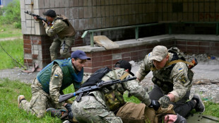 Mechanics, hairdressers... Ukraine recruits train for attack