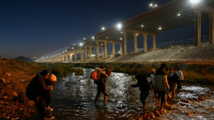 "¡Somos seres humanos!": venezolanos rompen en llanto a los pies de la frontera de EEUU