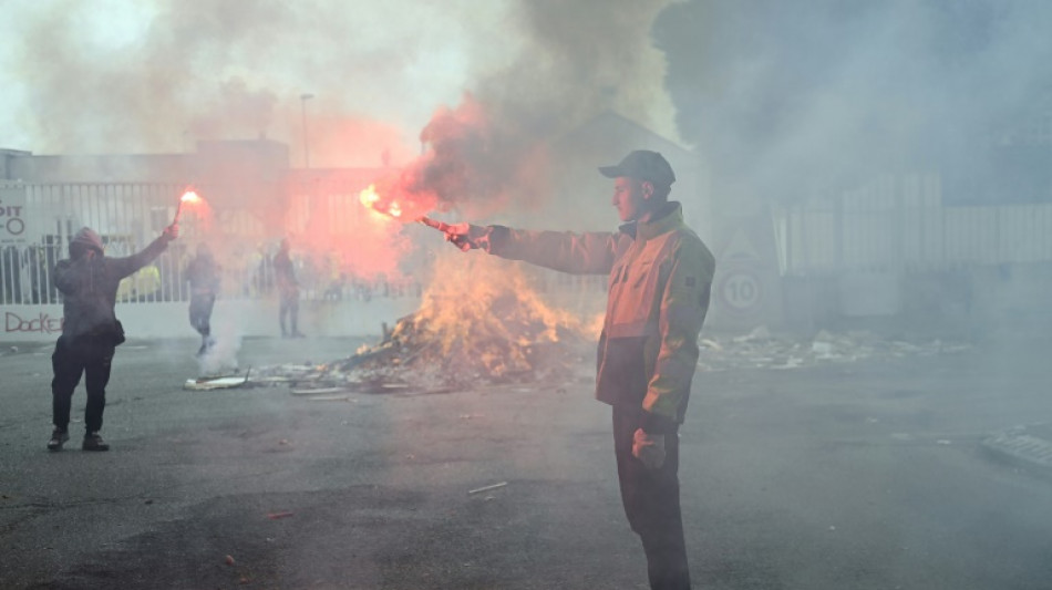 Los bloqueos de combustible continúan en Francia tras la jornada de protestas masivas