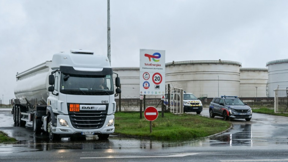 Carburants: négociations laborieuses chez TotalEnergies, appel général à la grève