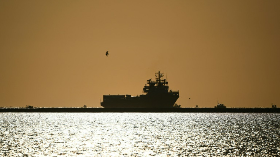 Ship leaves French port after disembarking migrants