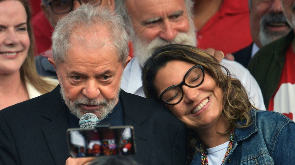 Lula se casa en Brasil a cinco meses de las elecciones