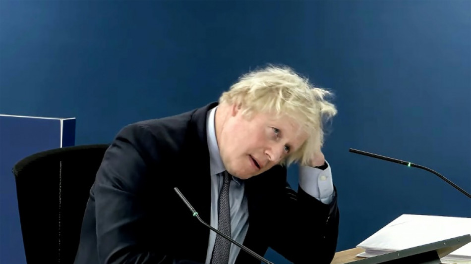 Boris Johnson pede desculpas por 'dor e perdas' causadas às vítimas da covid