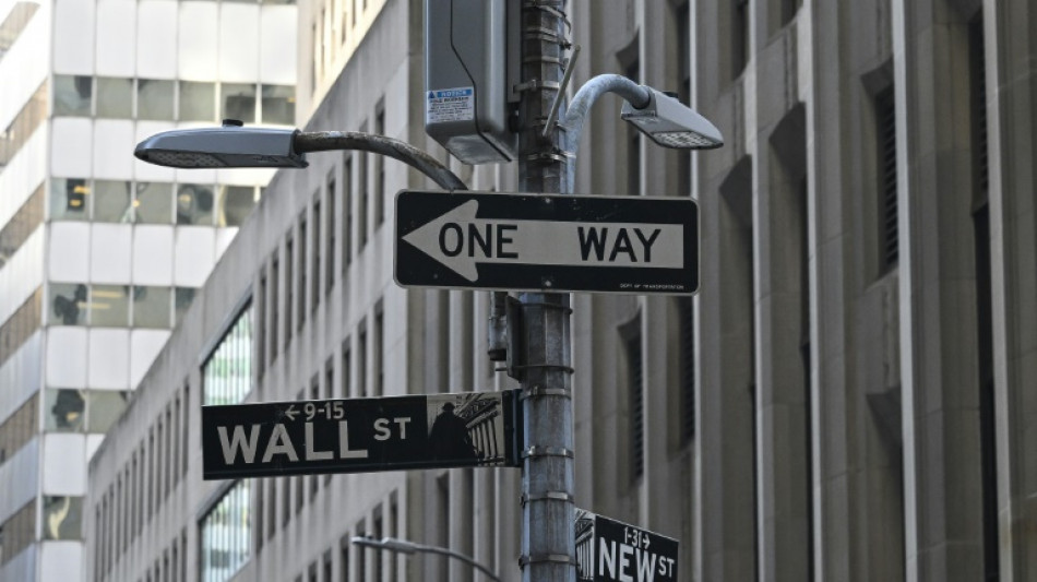 Wall Street sufre fuerte caía por temores sobre economía de EEUU y declaraciones de Trump