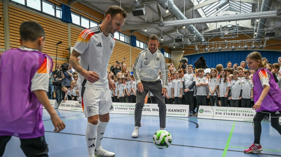 Nagelsmann kickt mit Kindern -  EM-Entscheidungen stehen an