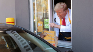 Après avoir promis de "rendre l'Amérique saine", Trump et Kennedy Jr se goinfrent de burgers-frites