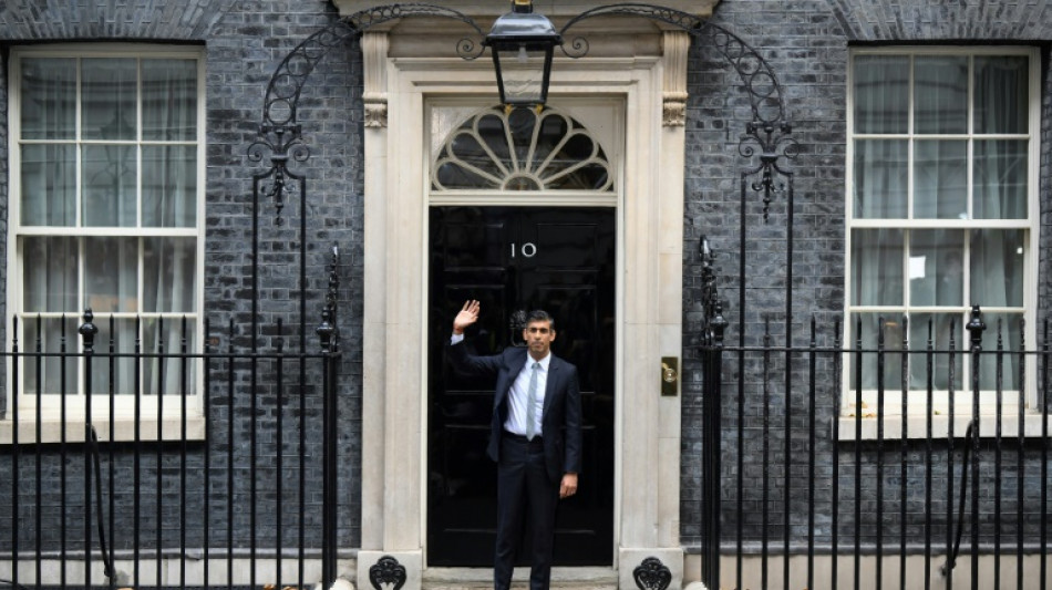 Ultra-rich UK PM to move into small Downing Street flat