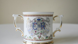 UK ceramist fired up for Elizabeth II's Platinum Jubilee