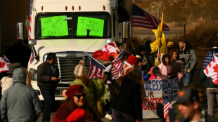 Camioneros se reúnen para iniciar caravana contra medidas por covid en EEUU