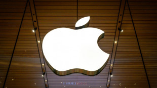 Apple rally fuels tech share turnaround, lifting US stocks 