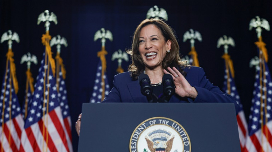 Kamala Harris pede votos para evitar futuro de 'caos, medo e ódio' com Trump