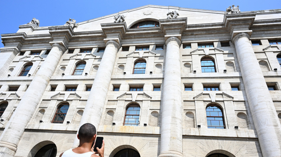 Borsa: Milano apre incerta, Ftse Mib -0,02%