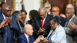 Biden declara monumentos en memoria de adolescente negro linchado en EEUU