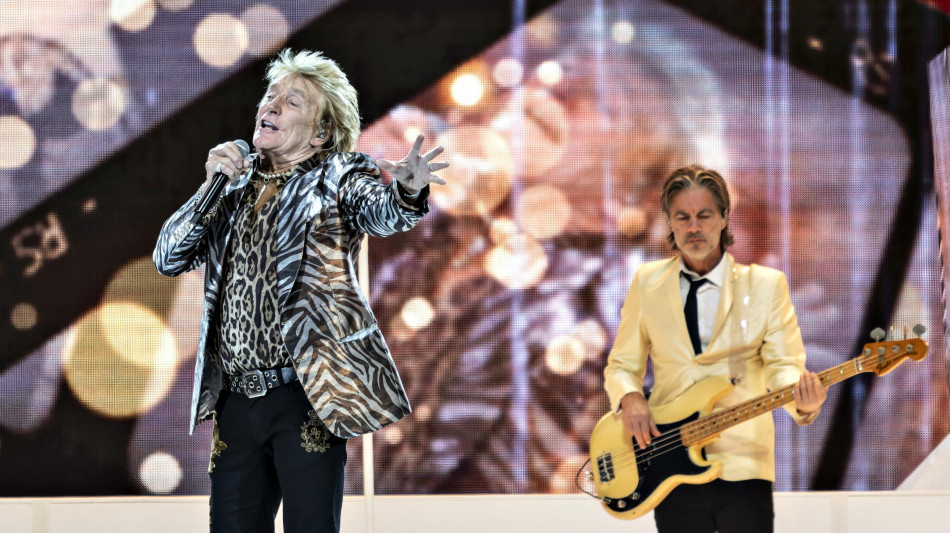 Rod Stewart fischiato a concerto in Germania per sostegno a Kiev