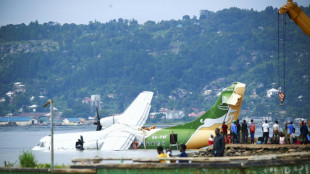 Accident d'avion en Tanzanie : l'épave extraite du lac Victoria

