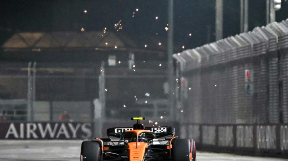 Norris brilha nos treinos livres em Singapura; Verstappen vive dia para esquecer