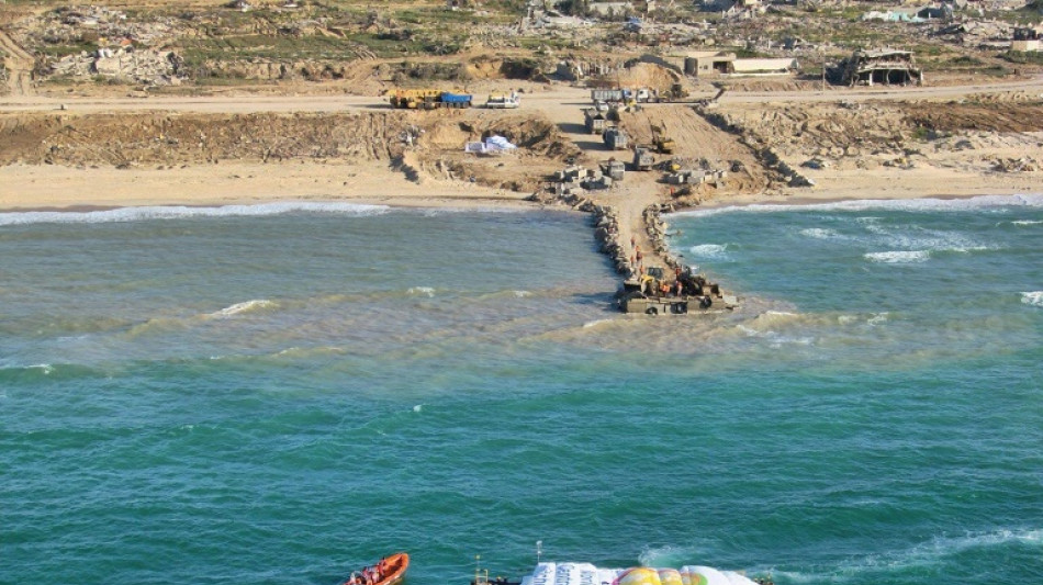 La esperanza de una tregua resurge en Gaza, donde un primer barco descargó ayuda humanitaria