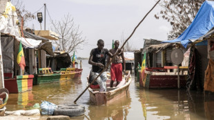 Las inundaciones amenazan el turismo y la extracción de sal del lago Rosa en Senegal
