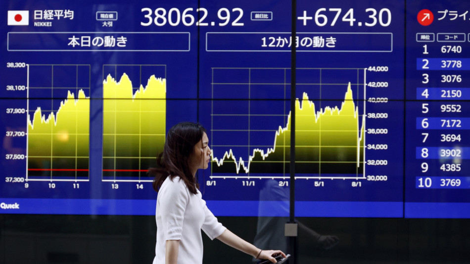 Borsa: l'Asia corre con lo Yuan cinese, Shenzhen +3%