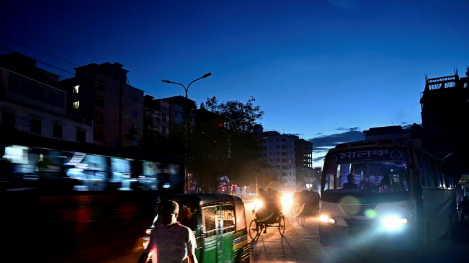 Power blackouts hit 130 million people in Bangladesh