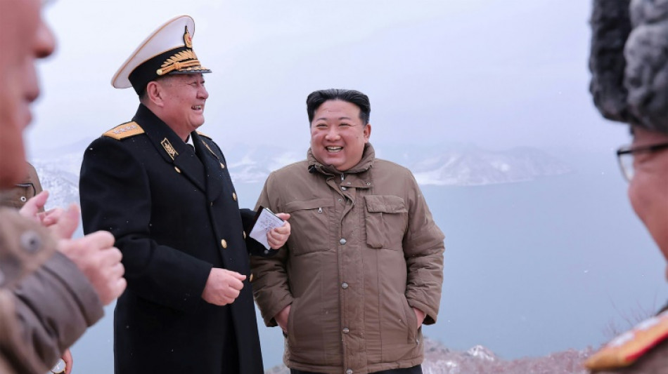 El líder norcoreano supervisa el ensayo de dos misiles de crucero lanzados desde un submarino