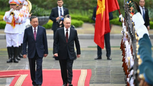 Putin promete fortalecer relações com o Vietnã durante visita de Estado