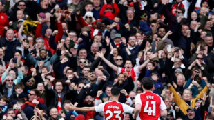 Arsenal edge out Chelsea, Fulham beat Spurs