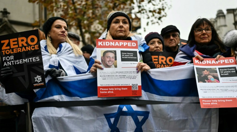 Miles de personas marchan en Londres contra el antisemitismo