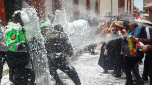 En Puno, el carnaval pone protestas en pausa y los policías se unen a la fiesta