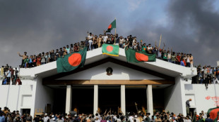 Bangladesh: la Première ministre fuit en hélicoptère, l'armée prend la main