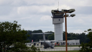 Francia repatria a 10 mujeres y 25 niños de campos yihadistas en Siria