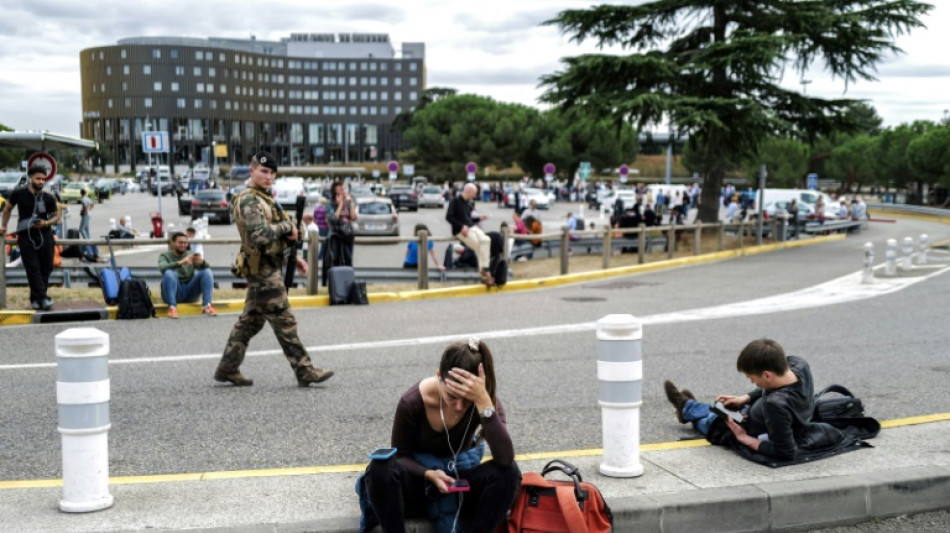 Evacuan varios aeropuertos regionales en Francia por amenazas de atentado