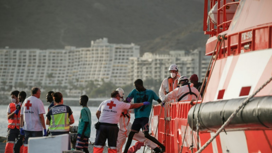 Rescatistas reanudan búsqueda de migrantes cerca de Canarias