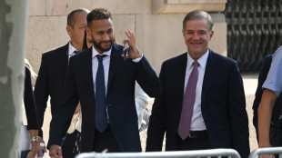 Neymar y su padre niegan irregularidades en juicio por traspaso al Barcelona